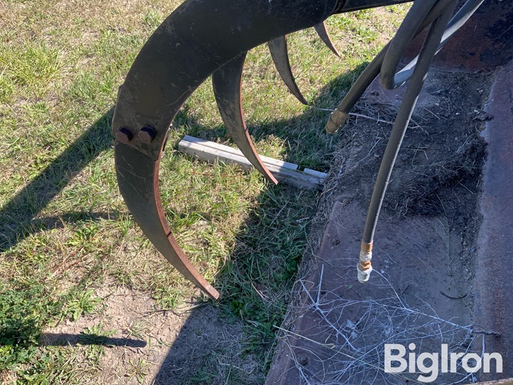 loader-bucket-&-grapple-image-14