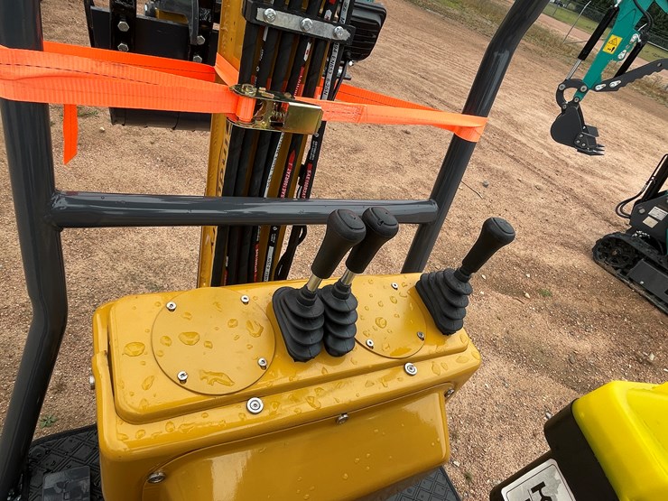 #1698-•-agt-mx12rx-mini-excavator-image-17