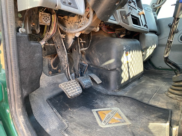 2003-international-7400-image-52