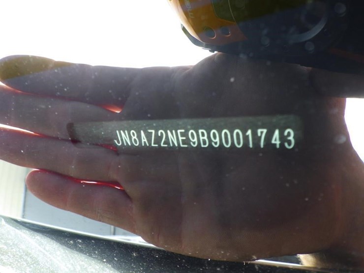 2011-infiniti-qx56-image-15