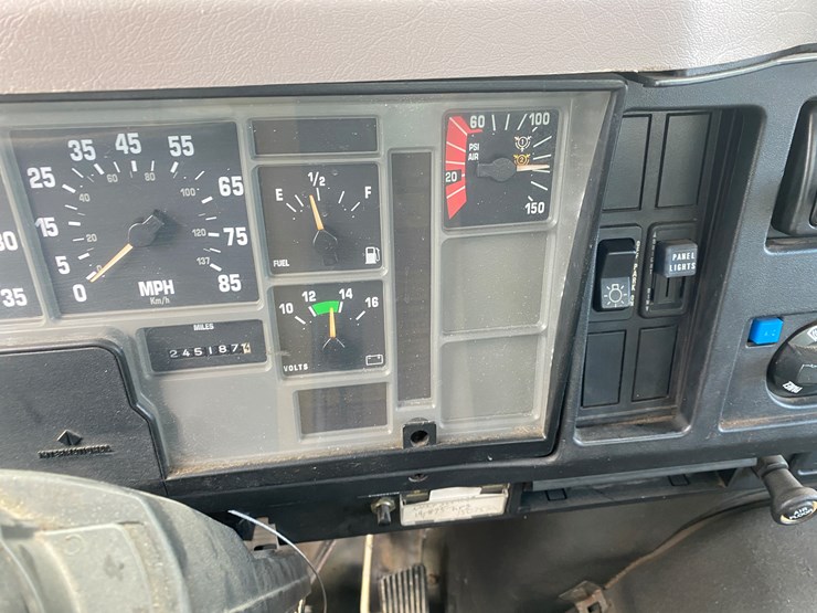 1999-international-4900-image-69