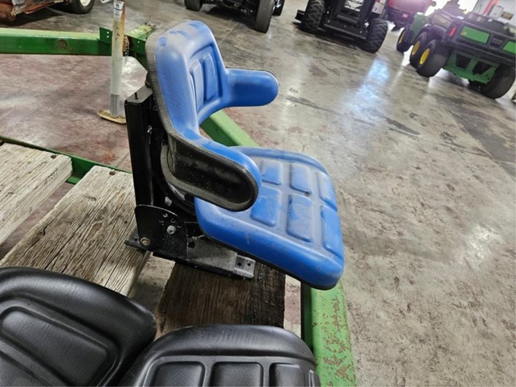 #2484-•-blue-ford-seat-w/-mount-image-4