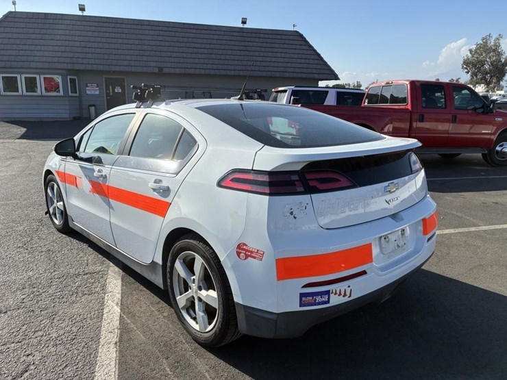 2014-chevrolet-volt-hatchback-image-4