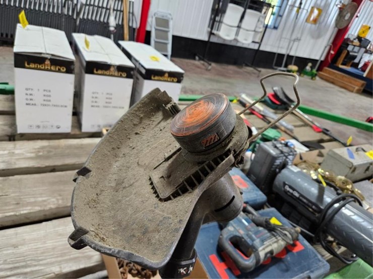 #2476-•-black-&-decker-40-volt-string-trimmer-image-9