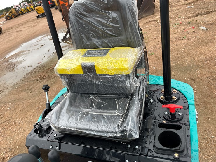 #1787-•-agt-qh12r-mini-excavator-image-16