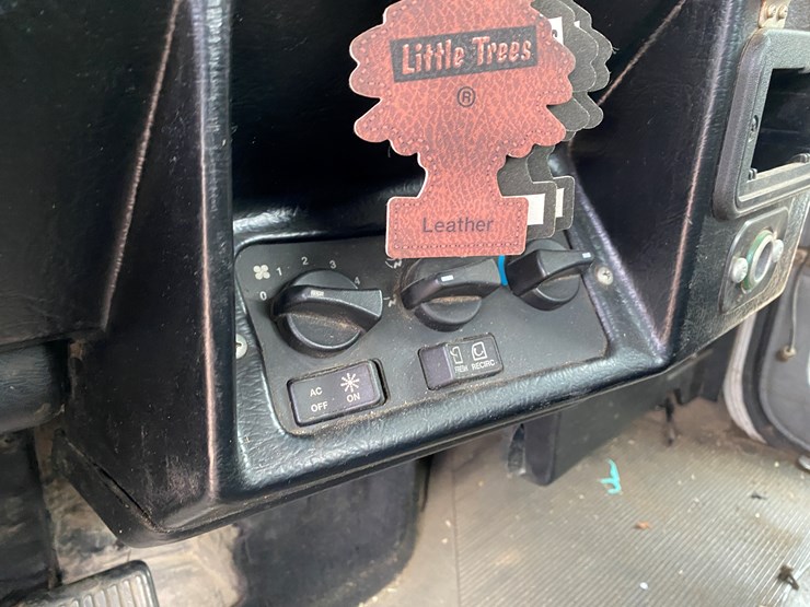 peterbilt-357-image-31