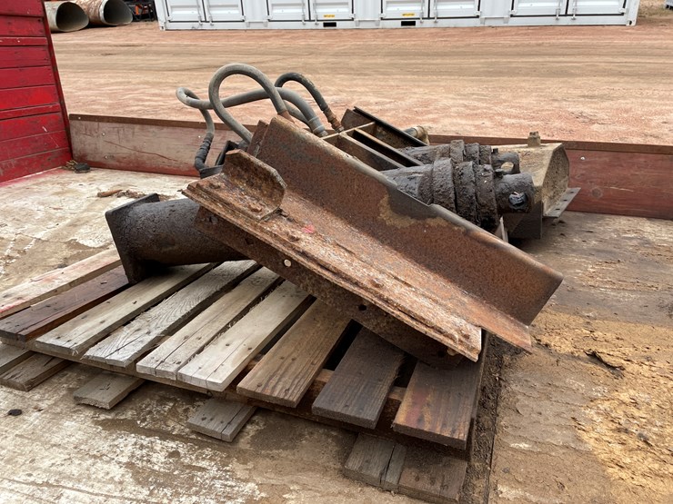 #3344-•-14'-steel-framed-wooden-dump-bed-image-19