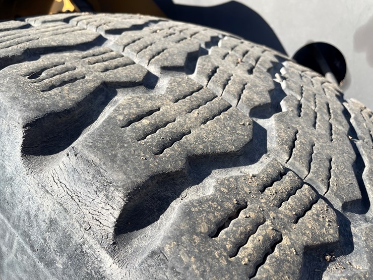 2015-volvo-l70h-image-39