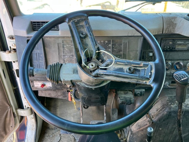 1996-international-4700-image-23