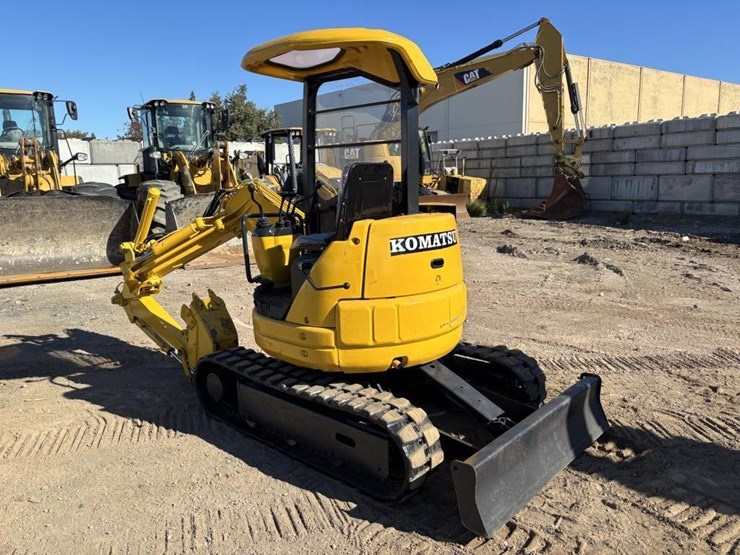 komatsu-pc12uu-2-image-4