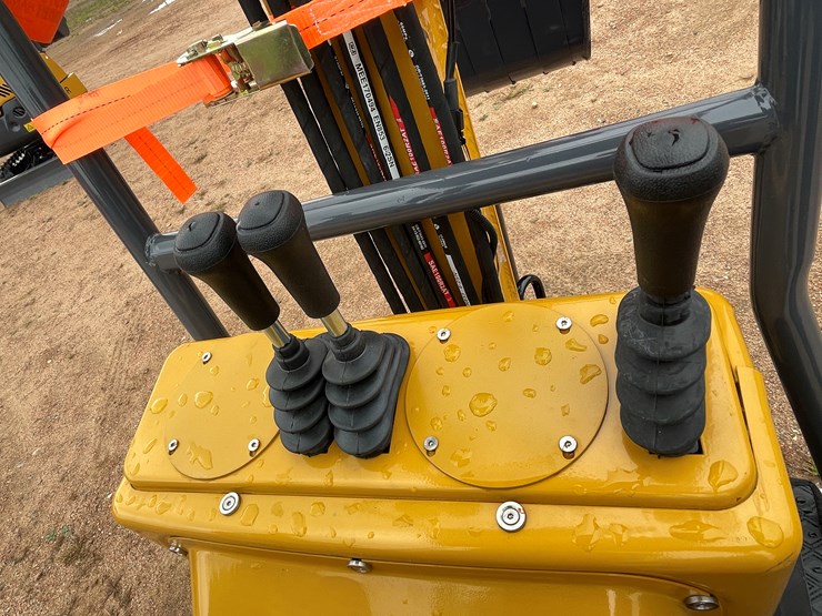 #1698-•-agt-mx12rx-mini-excavator-image-24