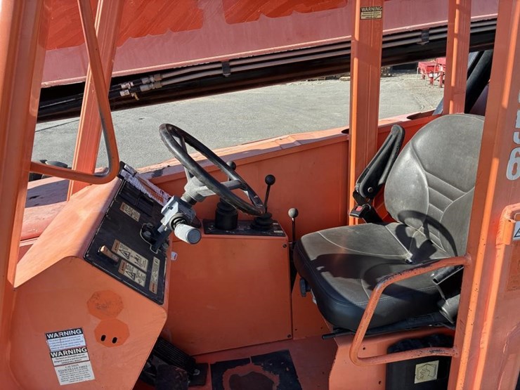 2013-jlg-8042-image-15