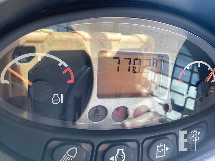 2017-bobcat-s740-image-13