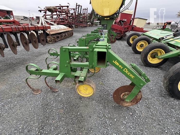 john-deere-100-image-4