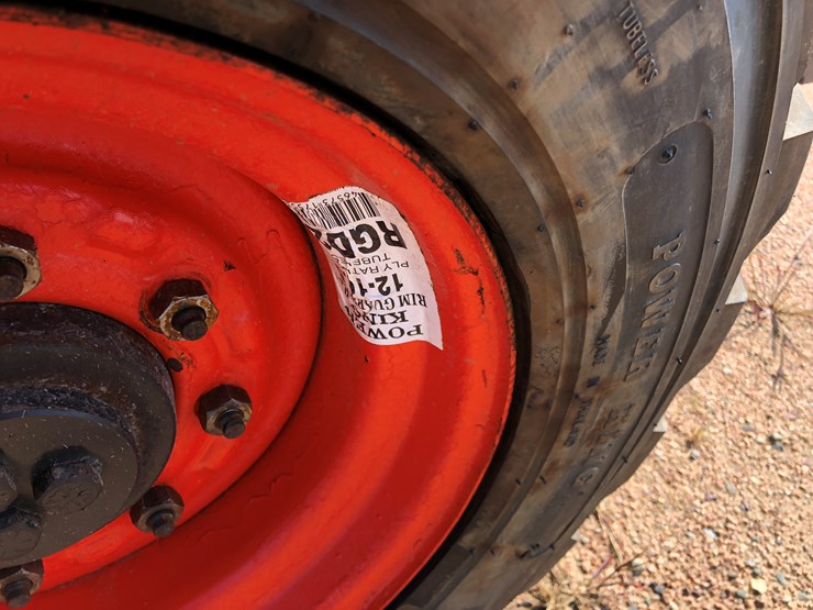 2014-bobcat-s650-image-17