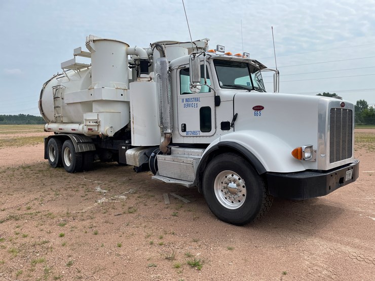 2011-peterbilt-365-image-4