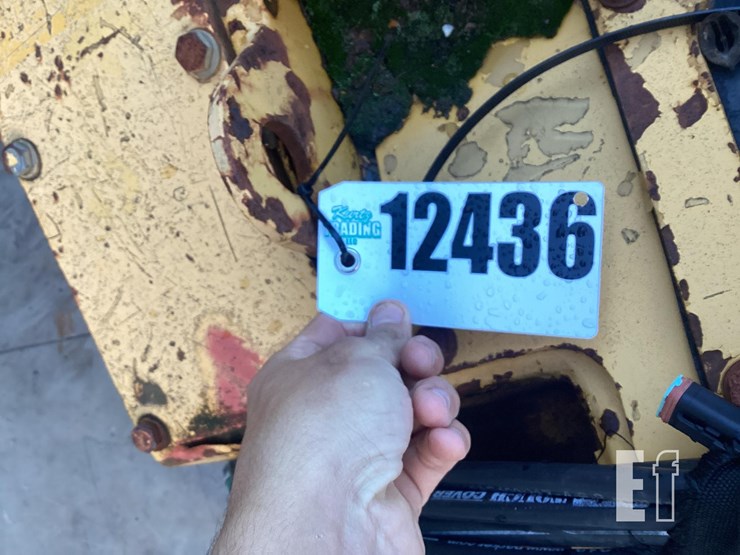 2011-deere-750j-image-6