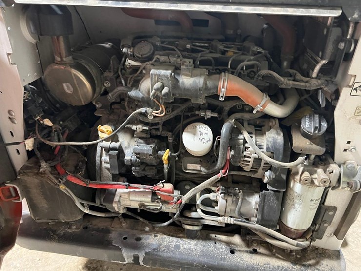 2023-bobcat-t740-image-16