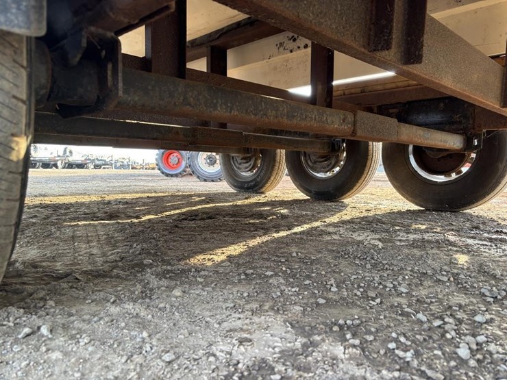 2004-unknown-trailer-image-86