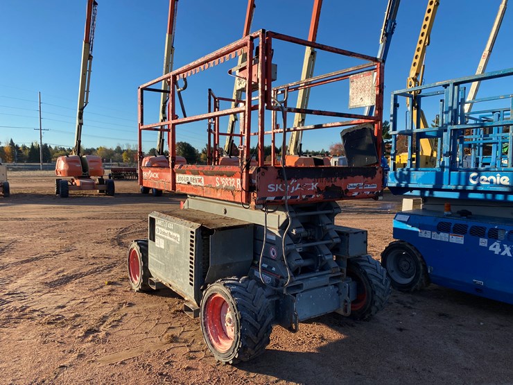 2016-skyjack-sj6832rt-image-26