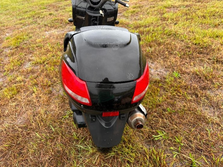 2011-znen-moped-**inop**-(has-title)-image-3