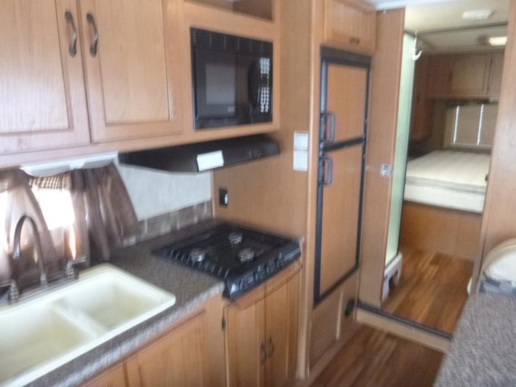 2014-ford-e450-image-35