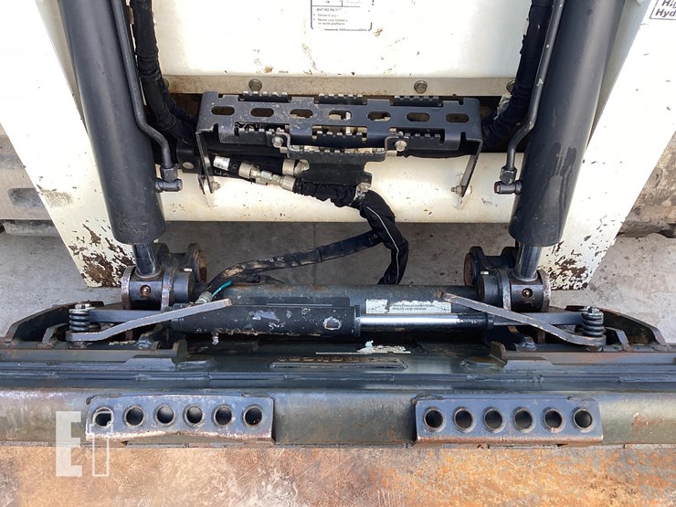 2022-bobcat-t770-image-10