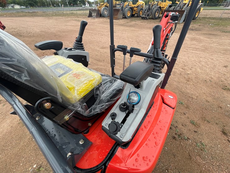 #1789-•-agt-qk20r-mini-excavator-image-13