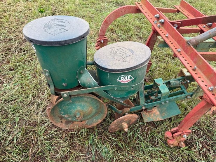 covington-1-row-planter-w/extra-plates-image-2