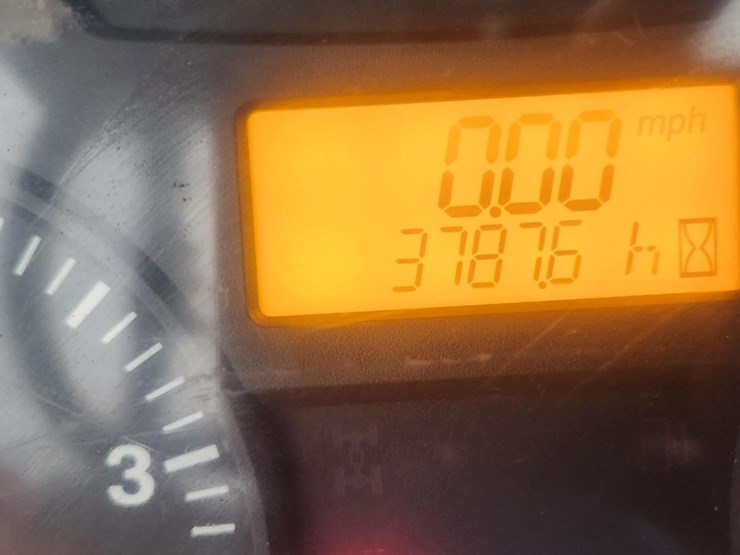 2016-kubota-m7060d-image-15