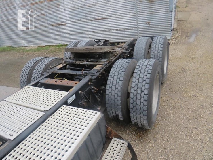 2013-international-prostar-image-3