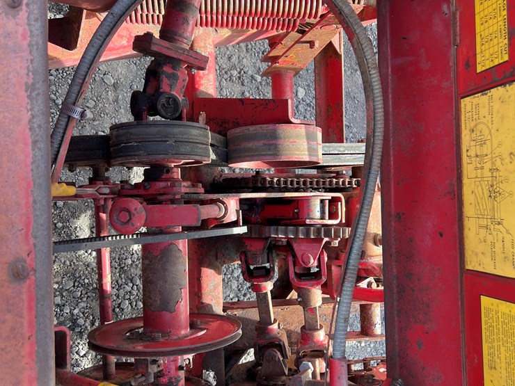 new-holland-770-image-7