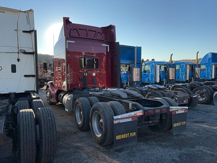 2020-peterbilt-579-image-2