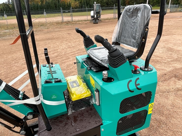 #1697-•-agt-mh12rx-mini-excavator-image-16