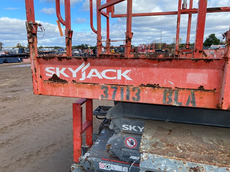 2016-skyjack-sj6832rt-image-8