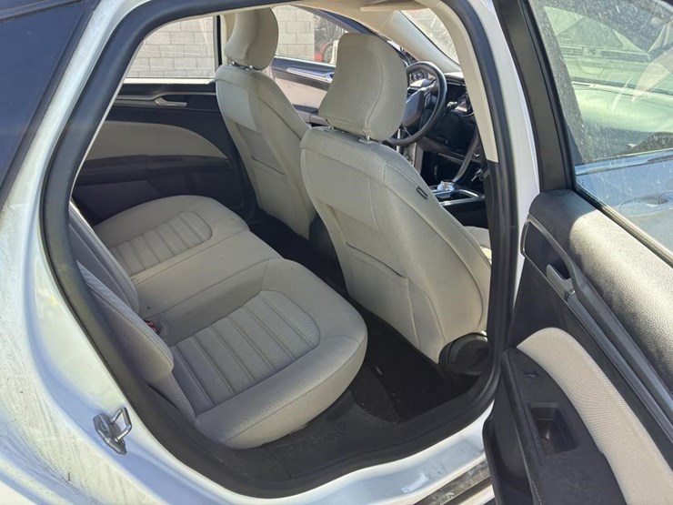 2018-ford-fusion-sedan-image-10