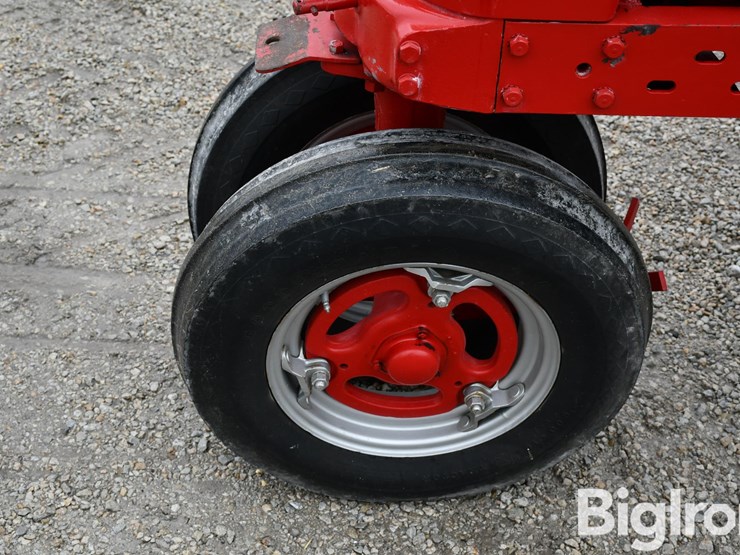 1951-farmall-m-2wd-tractor-image-16