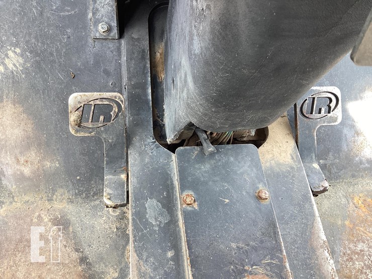 2004-ingersoll-rand-dd138hfa-image-16