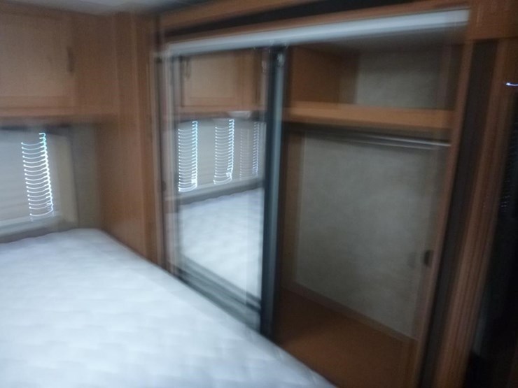 2014-ford-e450-image-39