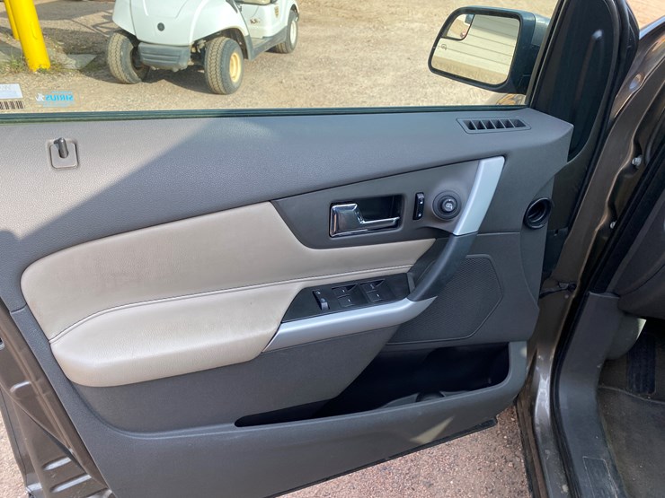 2013-ford-edge-image-64