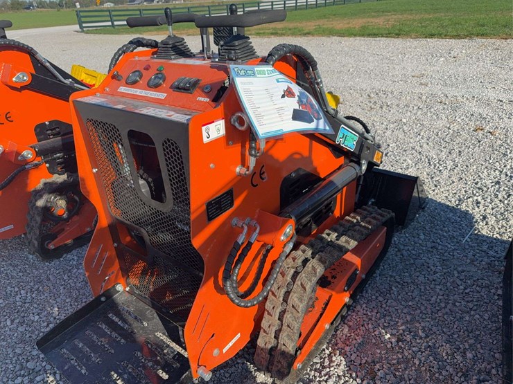 future-ft36c-skid-steer-loader---electric-start,-open-station,-40"-bucket-image-4