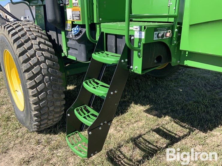 2022-john-deere-w200m-image-15