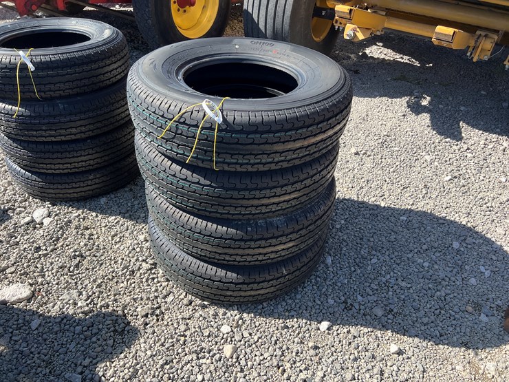 #860-•-4)-235/80r16-tires-image-1