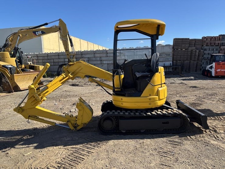 komatsu-pc12uu-2-image-5