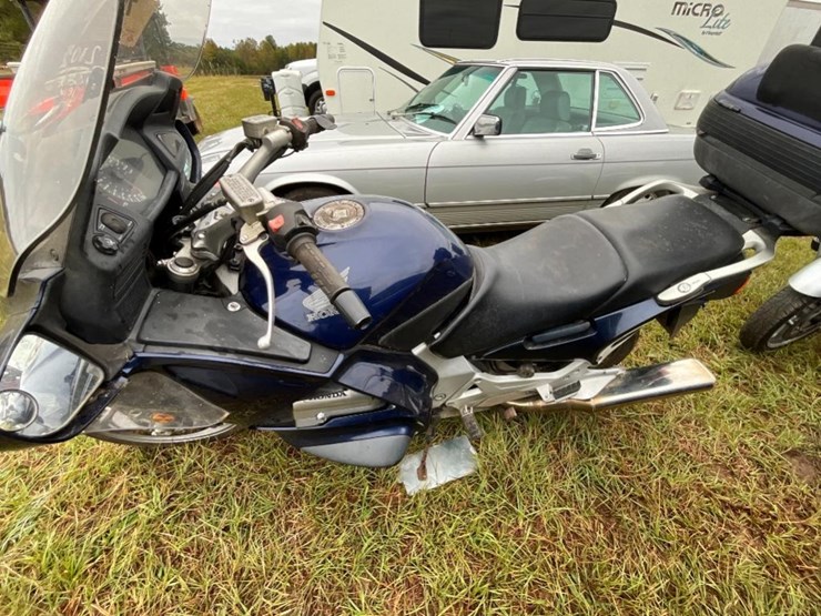 2004-honda-st-1300-motorcycle-(w/new-tires,-miles-image-5