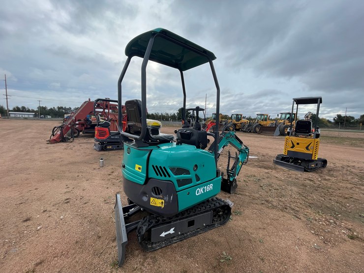 #1797-•-agt-qk16r-mini-excavator-image-4