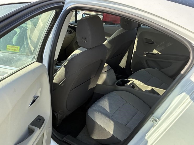 2014-chevrolet-volt-hatchback-image-14