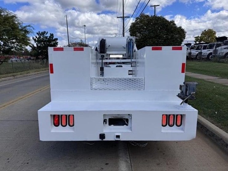 2021-ford-f450-xl-image-7