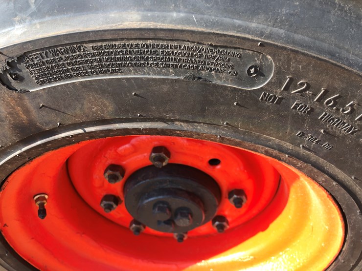 2014-bobcat-s650-image-38