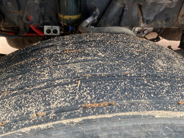 2012-peterbilt-384-image-23